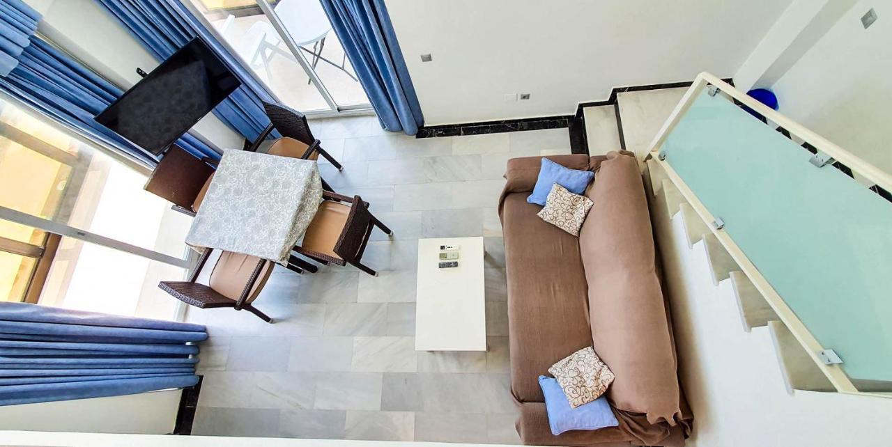 Skol 715. Spectacular Corner Duplex In Appartamento